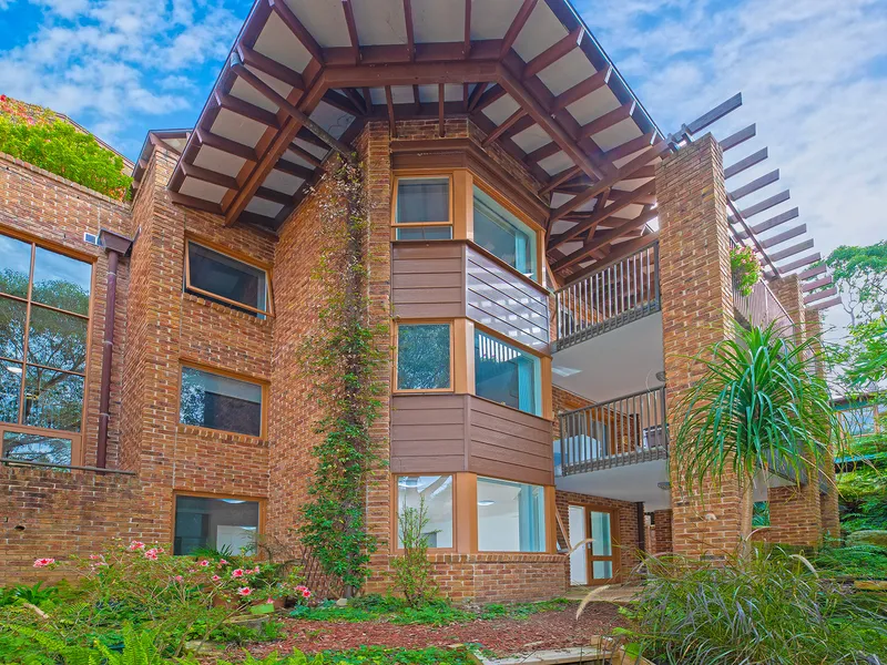 Quality renovation with wonderful bushland outlook and complete privacy