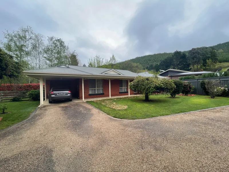 PEACEFUL, PRIVATE CLOSE TO TOWN.