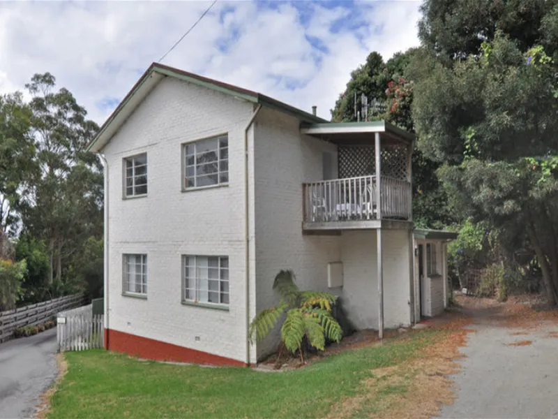 Boronia Cottage - inner city & fully furnished