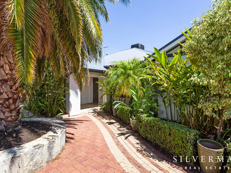 A rare opportunity to buy a relaxing renovated retreat with pool on a large 956m2 block