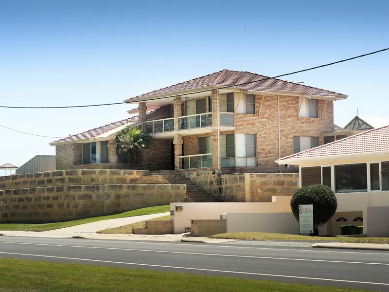 BEST OF WATERFRONT LIVING