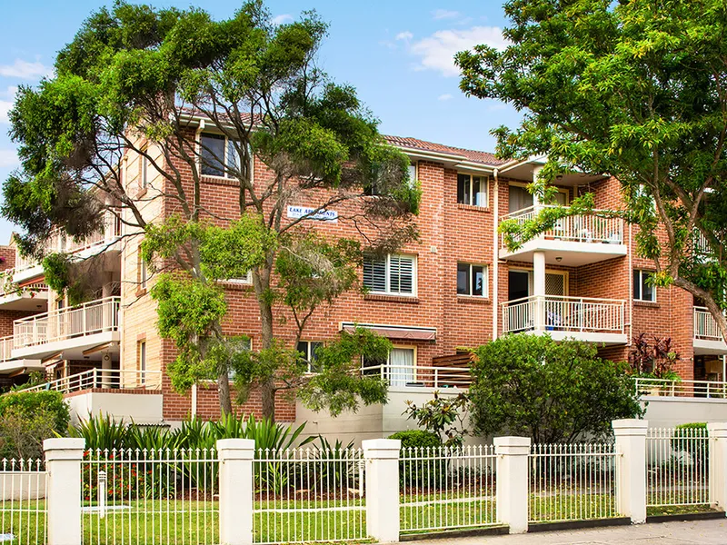 Peaceful Newly Renovated Lakeside Apartment