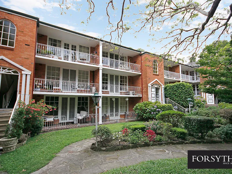 RENOVATED 2 BEDROOM CLOSE TO VILLAGE AND *REAR OF BLOCK*