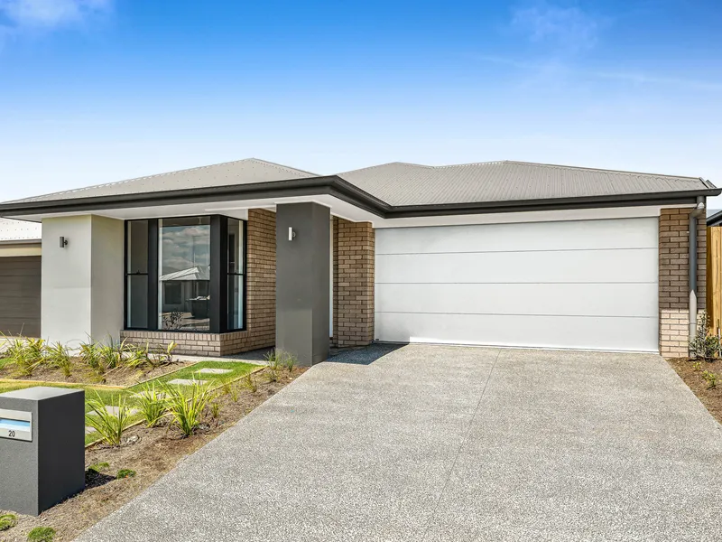 NEAR NEW 4 BED HOME WITH DUCTED AIR-CON