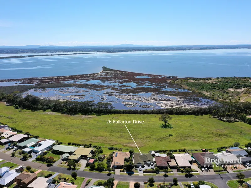 LIVE TO THE SWEEPING VIEWS