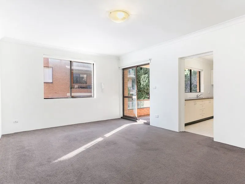 Bright oversized apartment located near Randwick junction