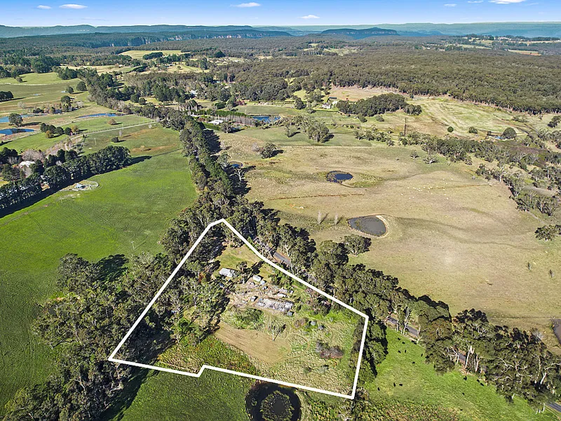 Idyllic Lifestyle Acreage with Magnificent Rural Views