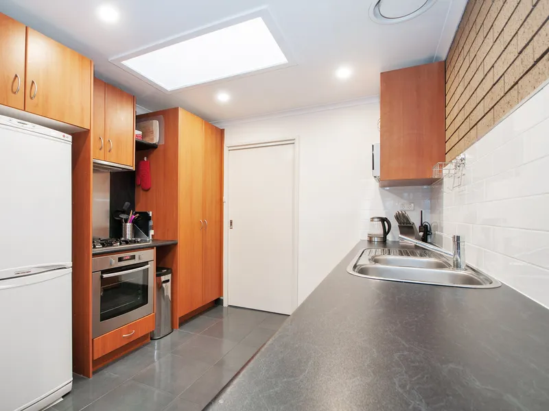 Quality Unit in prime location!