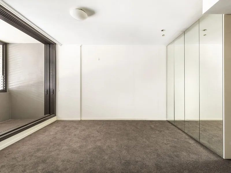 Unfurnished apartment, moments to Darling Harbour