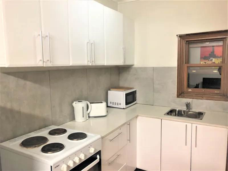 Quiet & Cosy 1 Bedroom Apartment - Fully Furnished