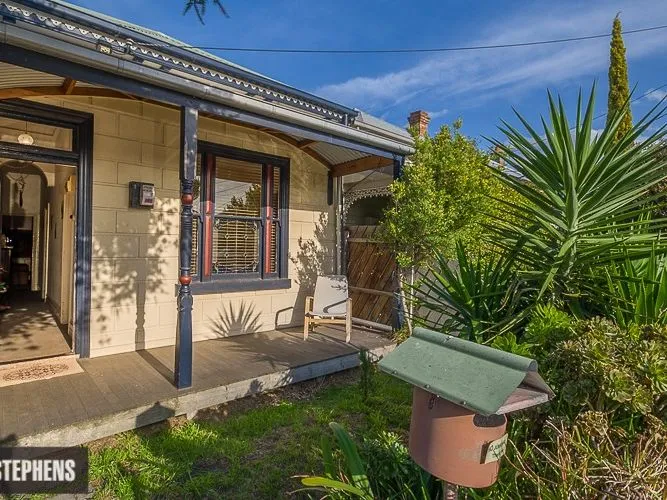 PRIME LOCATION SINGLE FRONT!
