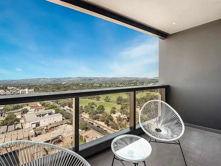 Unfurnished 1 bedroom apartment with amazing views of the hills and parklands
