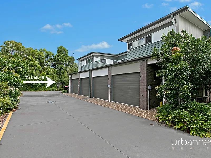 Like new! Ground floor town-villa