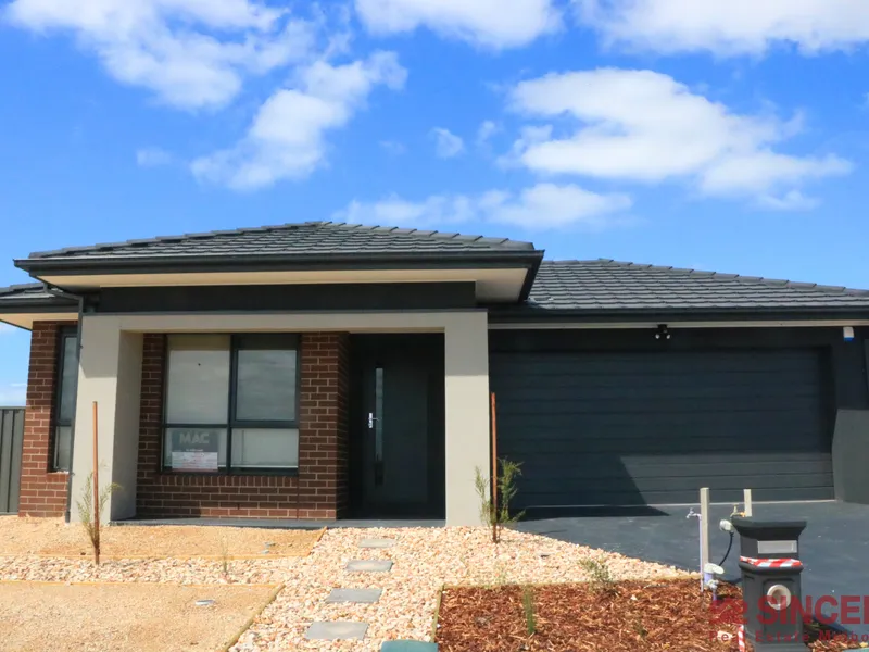 Brand New Home close to Train Station
