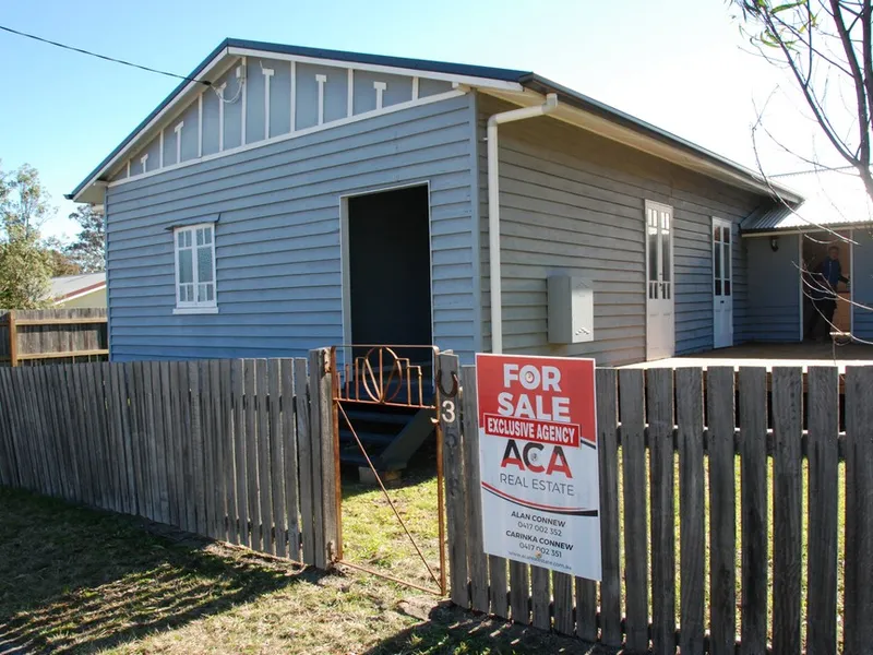 WHAT A BEAUTIFUL HOME – Price Reduced to $295,000 3518 OLD STANTHORPE ROAD DALVEEN STANTHORPE