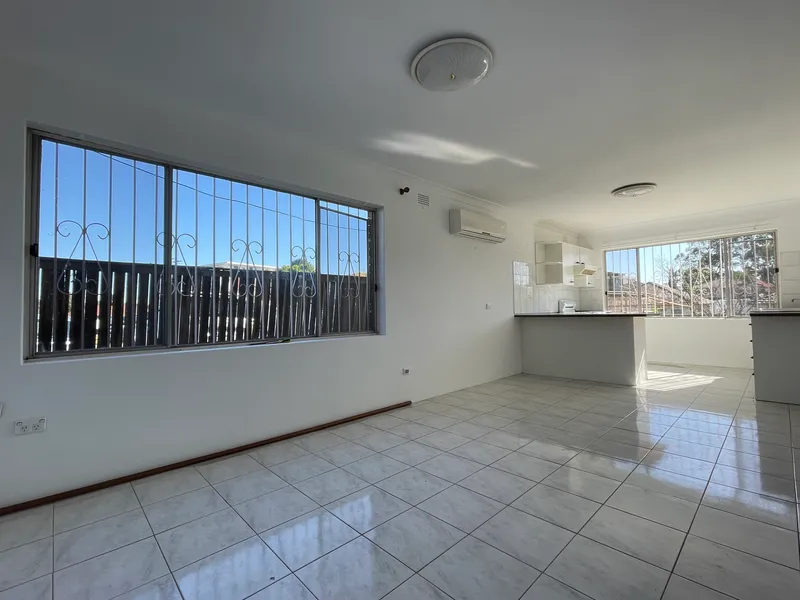 KING SIZE FAMILY HOUSE!