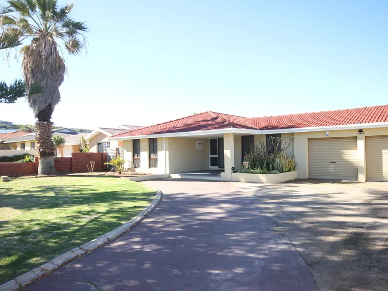 BIG HOUSE, BEACHSIDE LOCATION