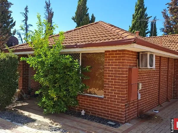 UNDER APPLICATION - Great Villa in a Convenient Location