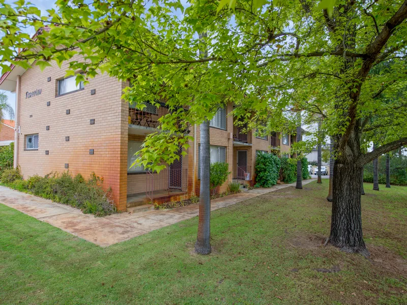 Conveniently Located Ground Floor Unit