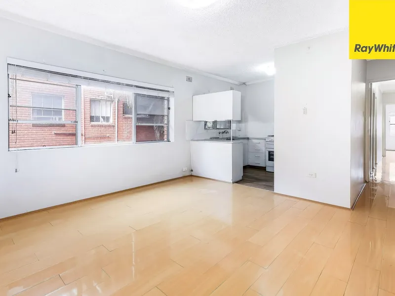 Convenient 2 Bedroom Unit in a Desirable Location