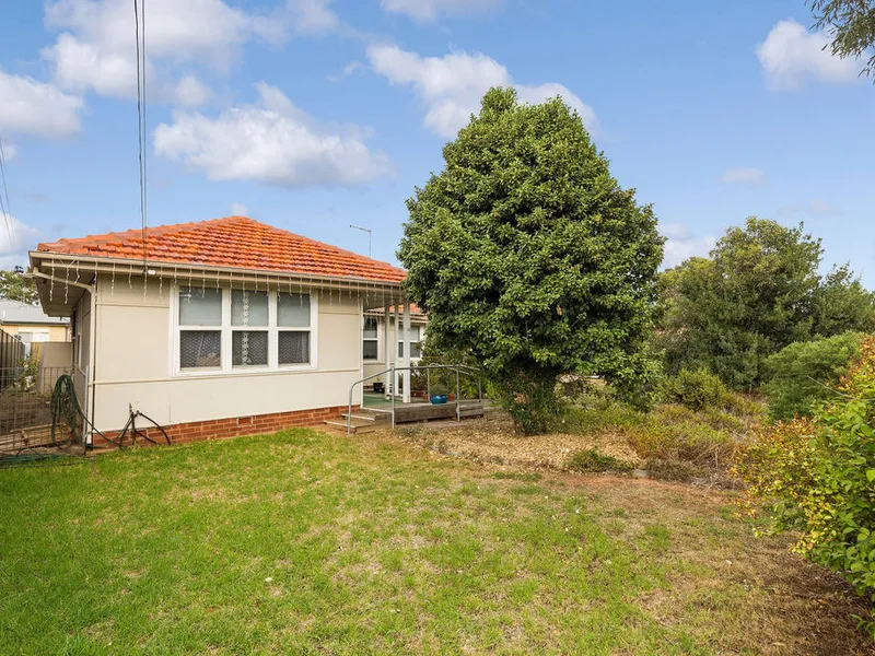 3 BEDROOM HOME IN HANDY LOCATION!