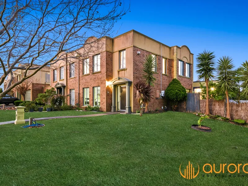 Grand Two Storey Opposite Park