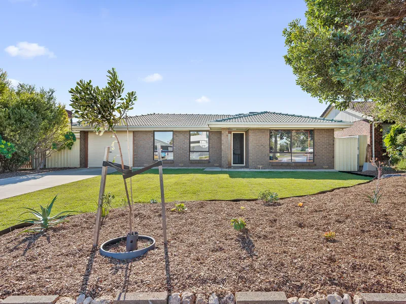 Expansive Property with Two Dwellings in Dream Coastal Location