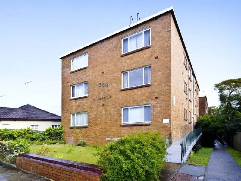 Newly renovated (OPEN HOUSE:SATURDAY 2:30- 2:45PM)