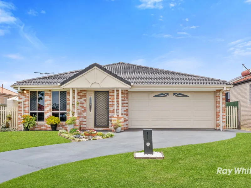 SPACIOUS FAMILY HOME OFFERING THE PERFECT BLEND OF COMFORT & CONVENIENCE!