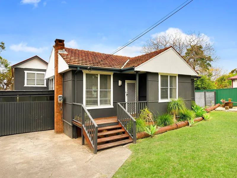 Golden opportunity in a prime location!