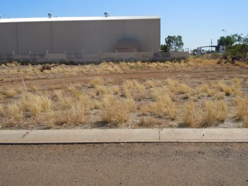 VACANT LAND IN CUL-DE-SAC