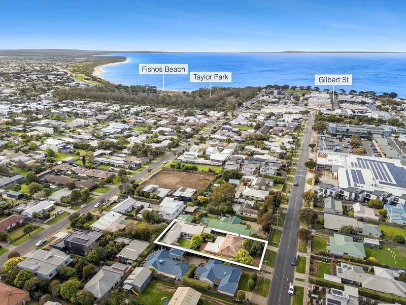 UNIQUE DUAL-RESIDENCE OPPORTUNITY IN OLD TORQUAY!!!