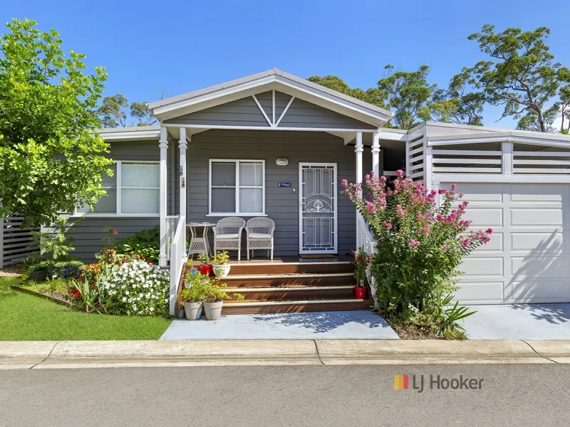 RETIRE IN STYLE, LAKE FRONT PROPERTY