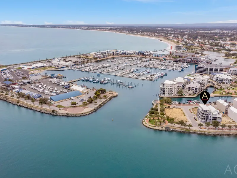 WATERFRONT LUXURY!