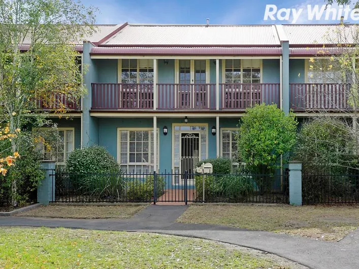 SPACIOUS & DELIGHTFUL TOWNHOUSE!