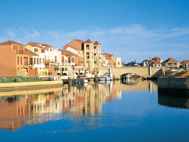 GOLD PREMIUM NORTH FACING CANAL LOT