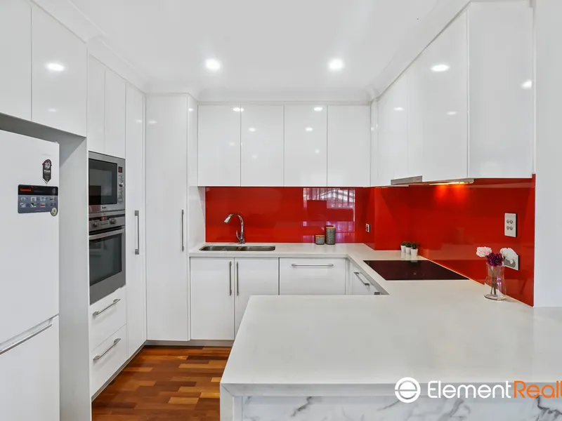 2 Bedroom Unit | Renovated | Top Floor | Full Brick | Northeast Aspect