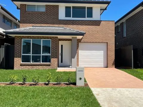 Near New 5 Bedroom House in Marsden Park