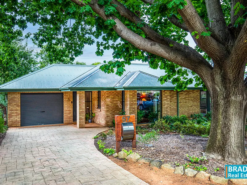 STYLISH 4 BEDROOM RESIDENCE IN GORGEOUS TREE LINED STREET