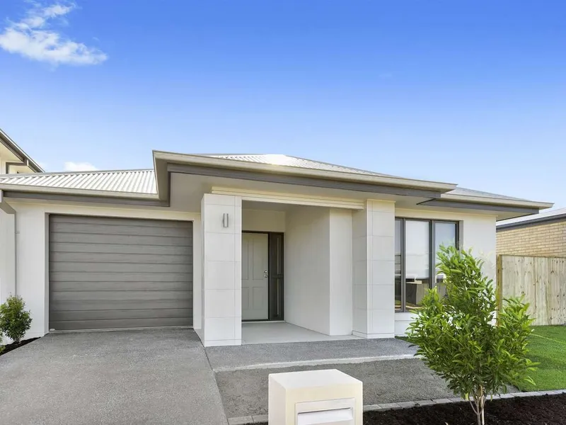 3 Bedroom Palmview home with side acess! - REF 4161