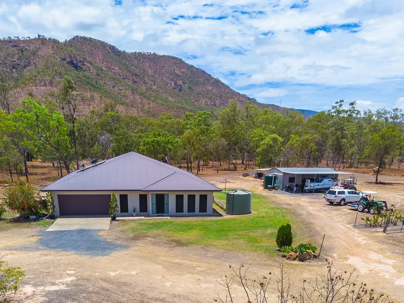 Quiet Out Back Retreat with Resort Living Facilities