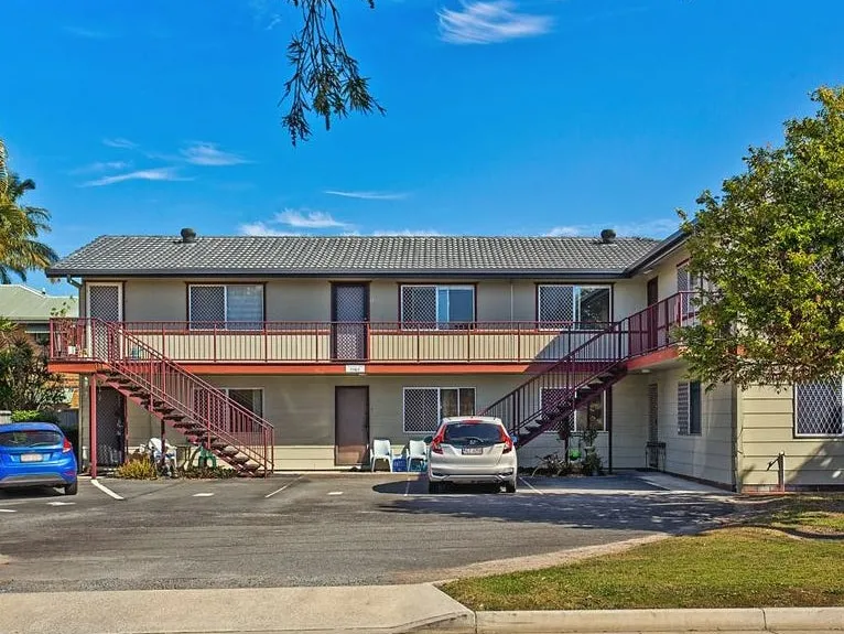 CLOSE TO THE BROADWATER- AVAILABLE AUGUST