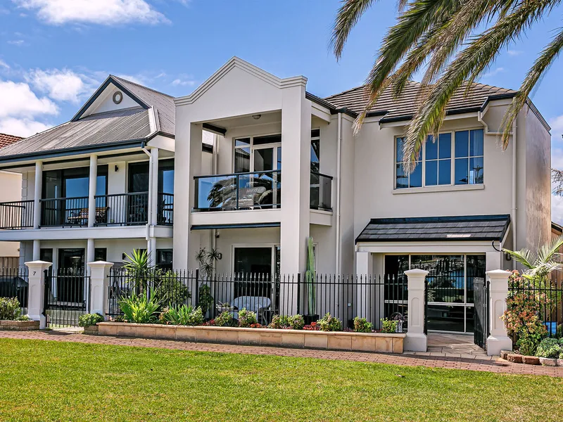 Absolutely Stunning Waterfront Residence!