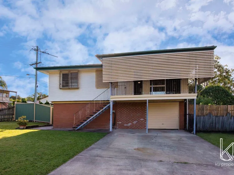 *****UPSTAIRS ONLY OFFERED FOR RENT*******