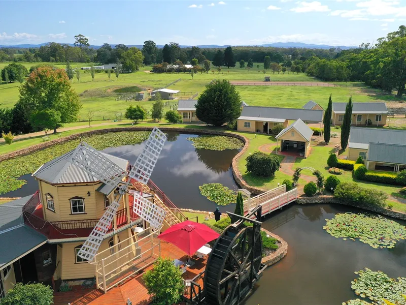 Tamberrah Cottages & Windmill Licensed Restaurant-Pizza Cafe