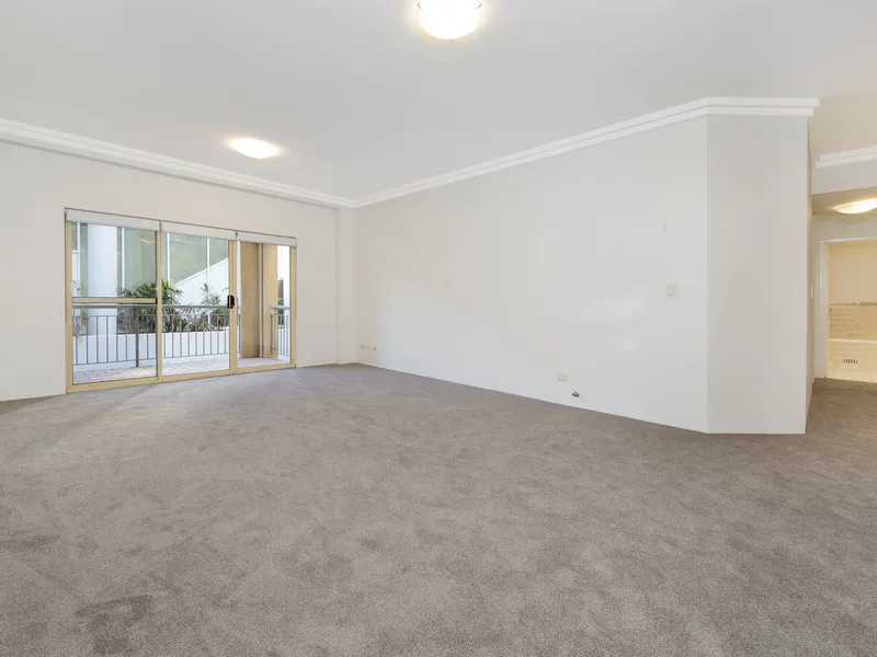 HUGE 2 BEDROOM APARTMENT IN AN EXCELLENT LOCATION!!