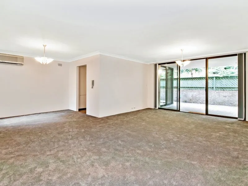 Two bedroom apartment with pool in complex