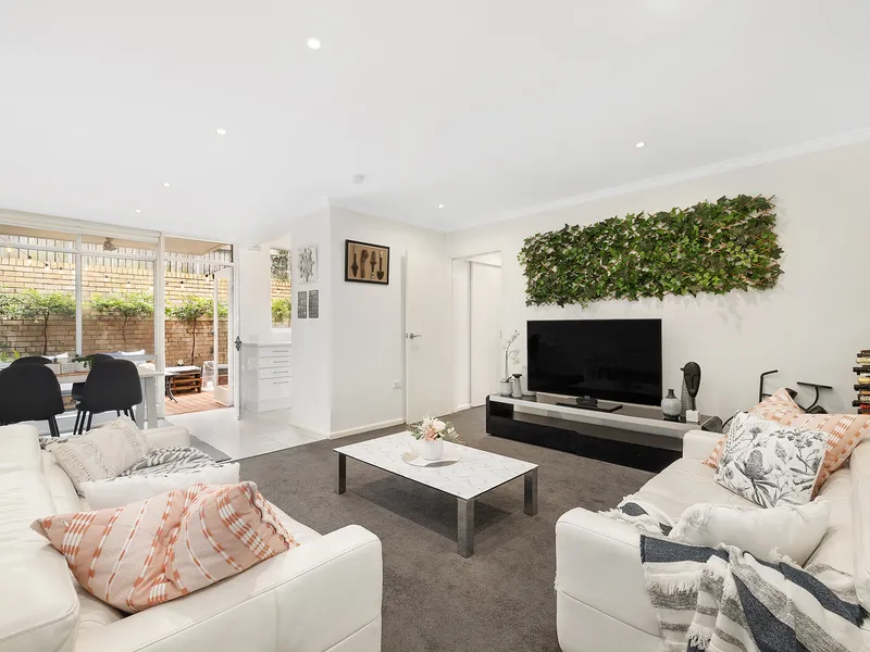 Renovated ground floor apartment with spacious entertainers courtyard