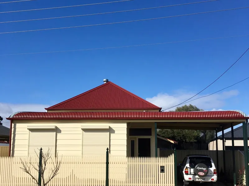 GREAT HOUSE IN GREAT SUBURB CLOSE TO THE BEACH