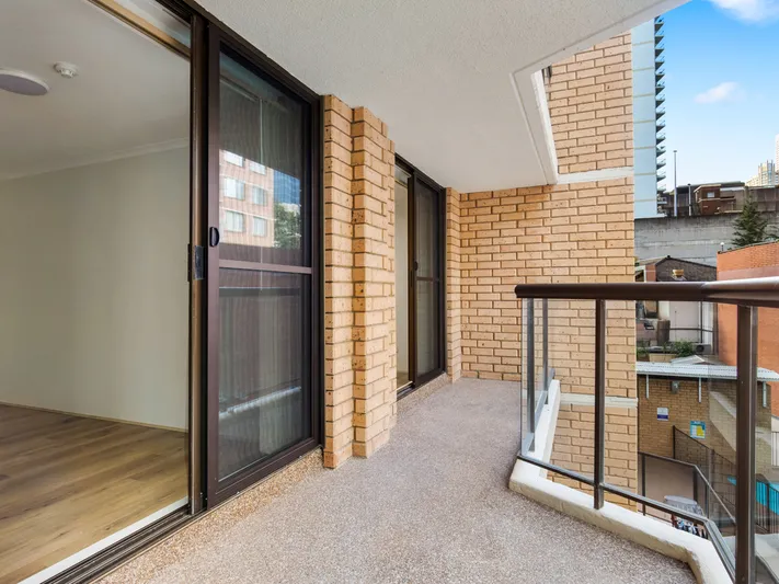 Recently Renovated 2-Bed Apt in Heart of CBD